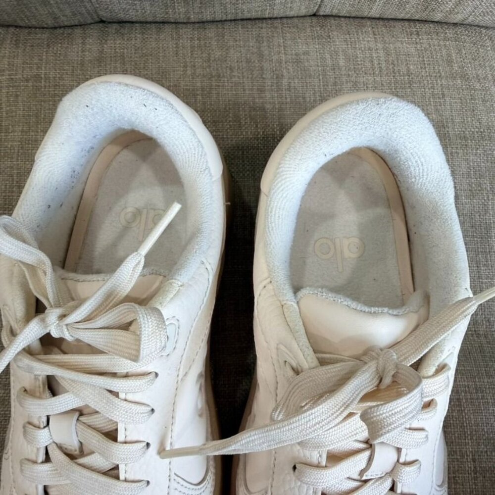 ALO Yoga Recovery Mode Sneaker – Cream/Beige (US 6) - Picture 7 of 10